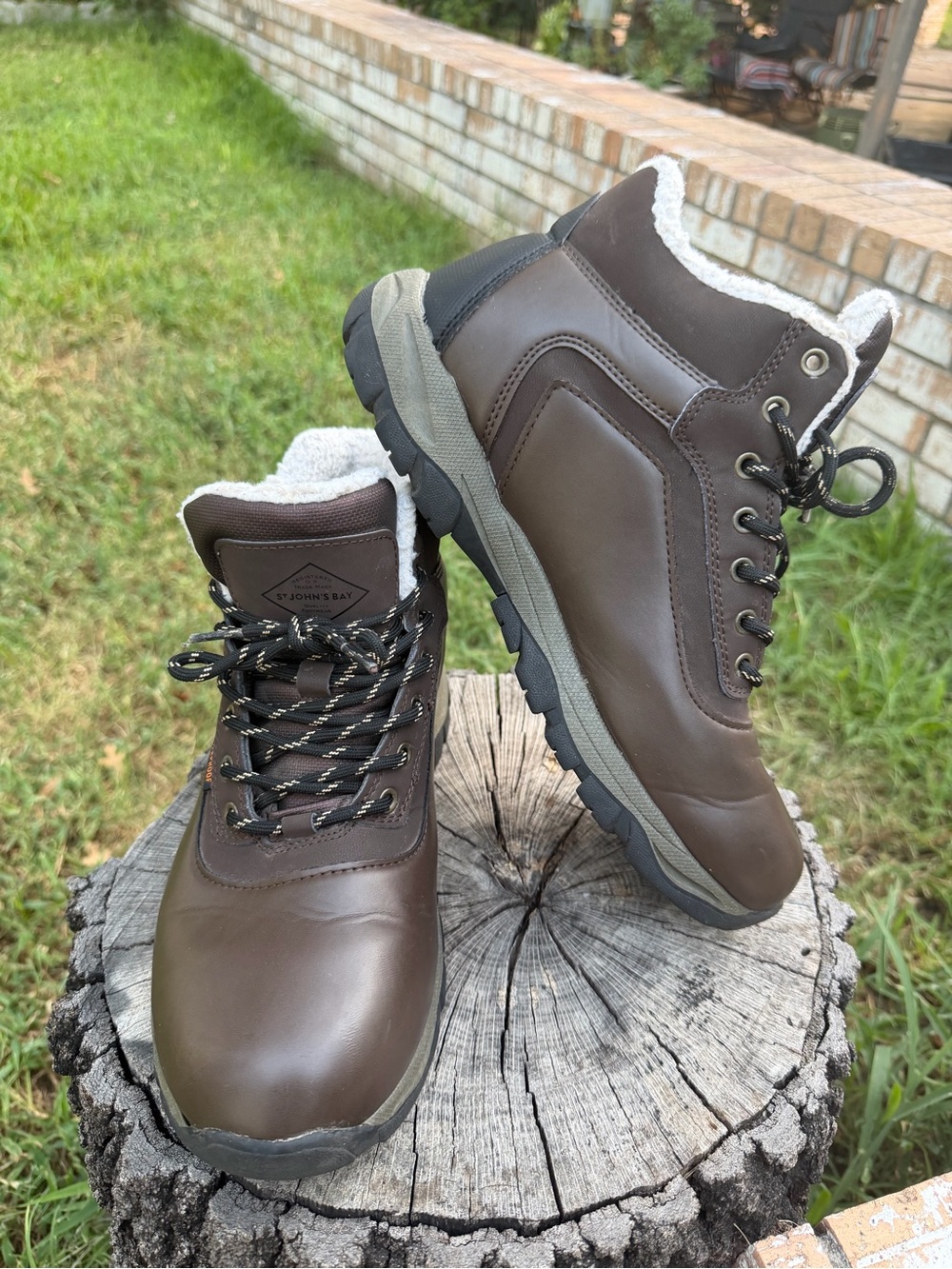 St. John's Bay Men size 10 Brown Waterproof Insulated Hiking Winter Boots CLEAN